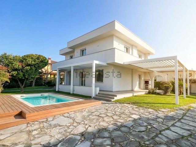 Case e ville in vendita di 290 m² in Via Donatello