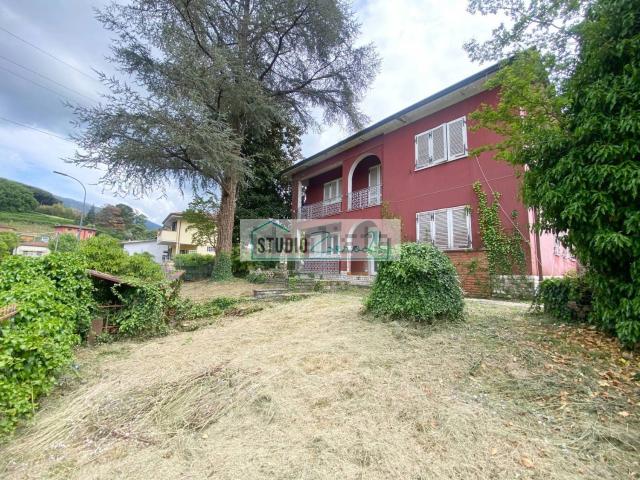 Case e ville in vendita di 290 m² in Via degli Antichi, 49