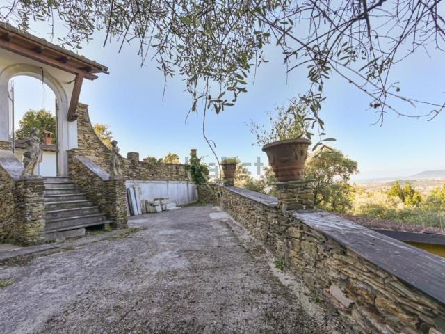 Case e ville in vendita di 290 m² in Via dei Colli