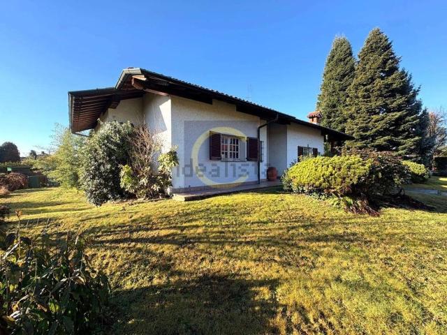Case e ville in vendita di 290 m² in Via delle Vigne