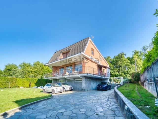 Case e ville in vendita di 290 m² in Via delle Vigne, 5