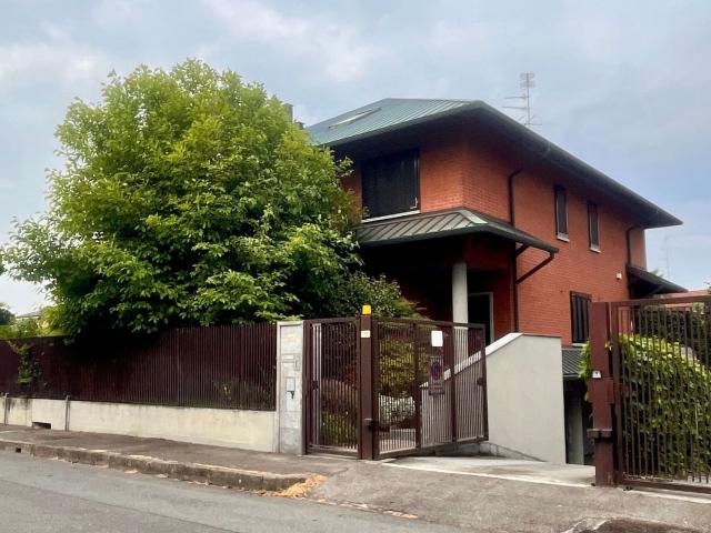 Case e ville in vendita di 290 m² in Via Lorenzo Bernini, 40