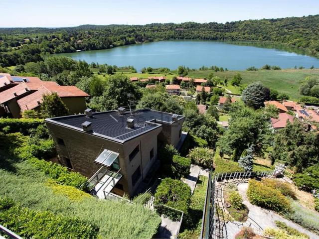 Case e ville in vendita di 290 m² in Via Lossetti Mandelli