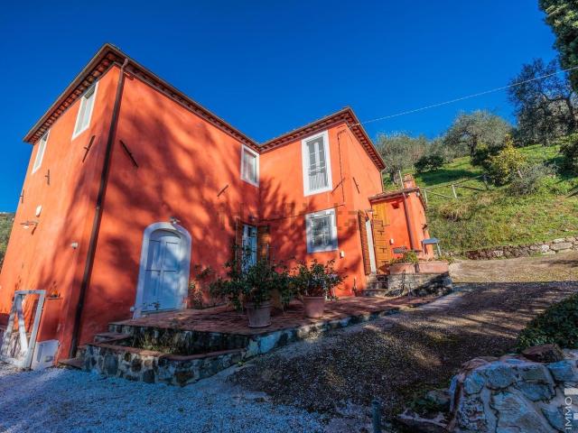 Case e ville in vendita di 290 m² in Via Marziana