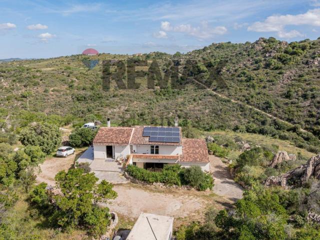 Case e ville in vendita di 290 m² in Via Sole Ruju