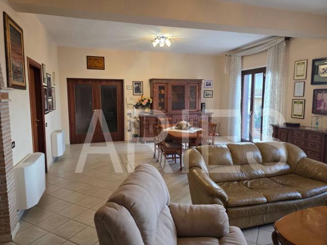 Case e ville in vendita di 290 m² in Via San Gaspare, 86