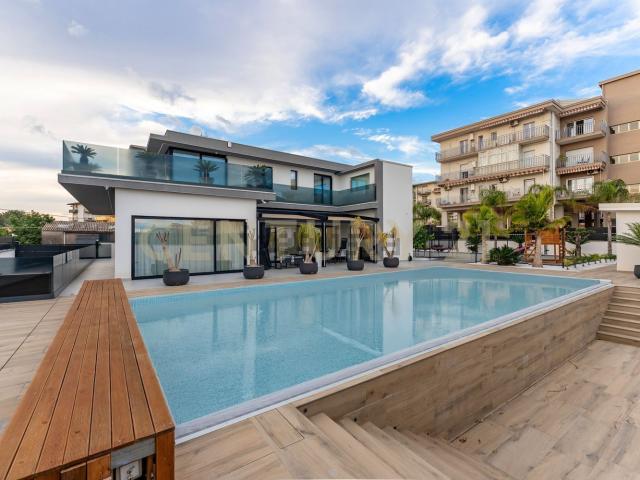 Case e ville in vendita di 290 m² in Via Sant&apos  Andrea, 8