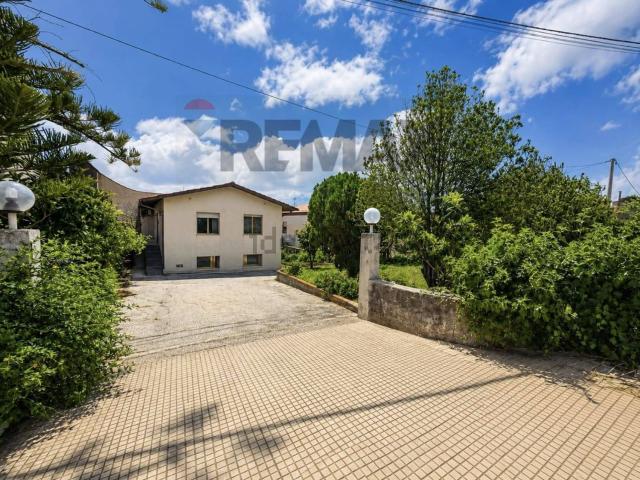 Case e ville in vendita di 290 m² in Via Sicilia, 125