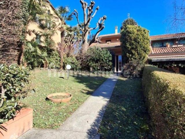 Case e ville in vendita di 290 m² in Via Papa Giovanni XXIII, 5