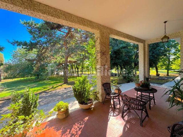 Case e ville in vendita di 290 m² in Via Parma