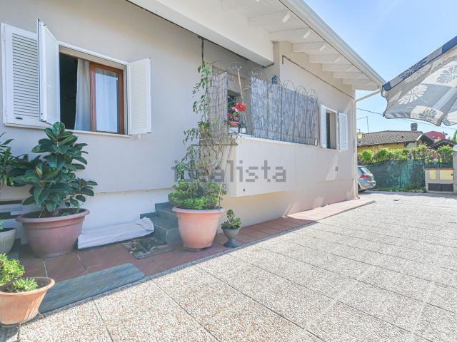 Case e ville in vendita di 290 m² in Via Petroniano, 54100