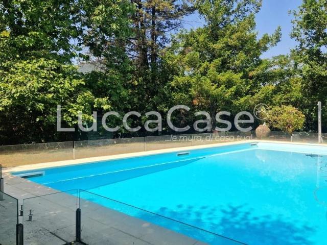 Case e ville in vendita di 290 m² in Via per Chiatri