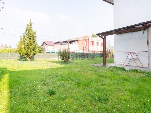 Case e ville in vendita di 290 m² in Via per Sacile