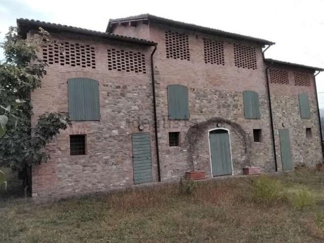 Case e ville in vendita di 290 m² in Via Radici Sud