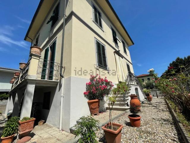 Case e ville in vendita di 290 m² in Via Teresa Bandettini, 197