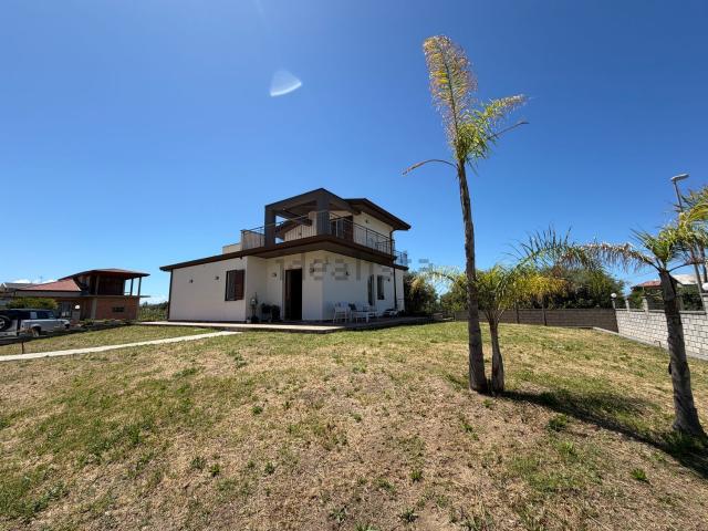 Case e ville in vendita di 290 m² in Via Trassari