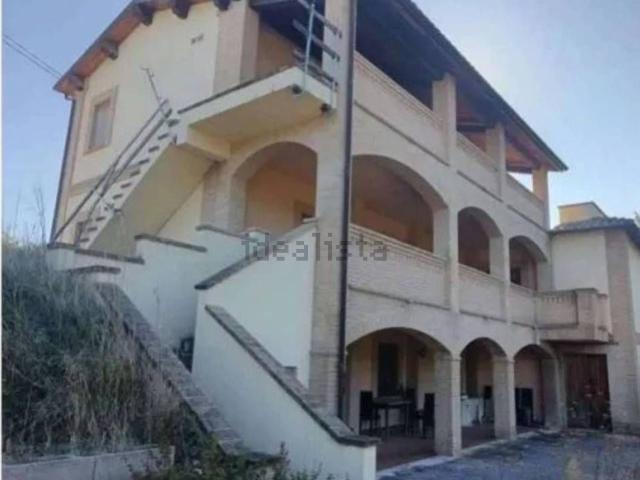 Case e ville in vendita di 290 m² in Frazione Bellisio Percozzone, 124