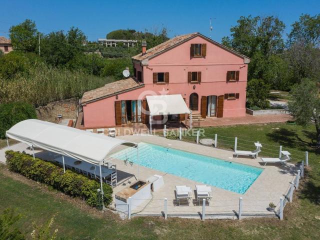 Case e ville in vendita di 290 m² in Strada del Breccione