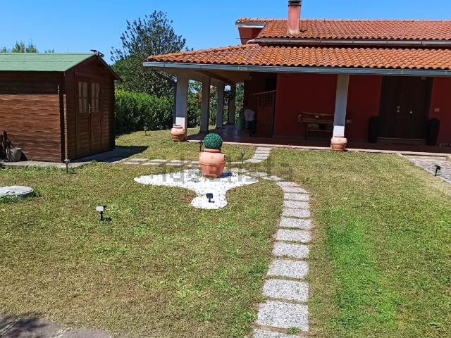 Case e ville in vendita di 290 m² in Strada Mammagialla, 100