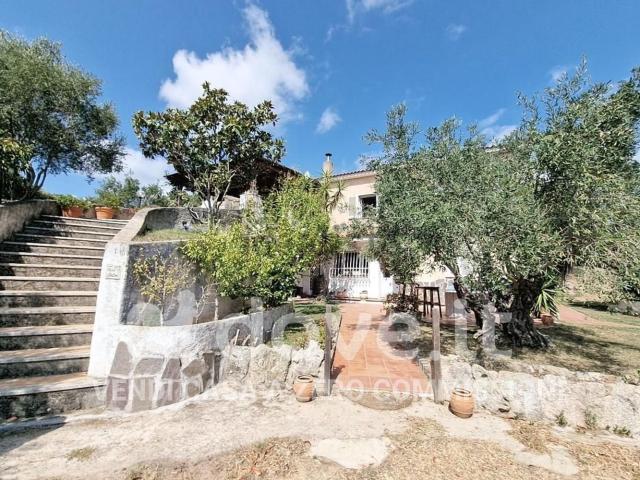 Case e ville in vendita di 290 m² in Strada Statale 125 Orientale Sarda
