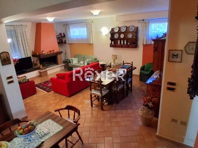 Case e ville in vendita di 291 m² in Via Cantone, 18