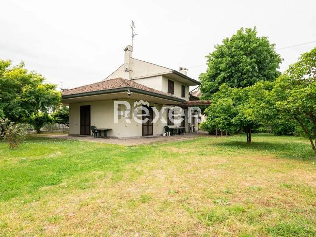 Case e ville in vendita di 291 m² in Via Angelo Cazzaniga, 101