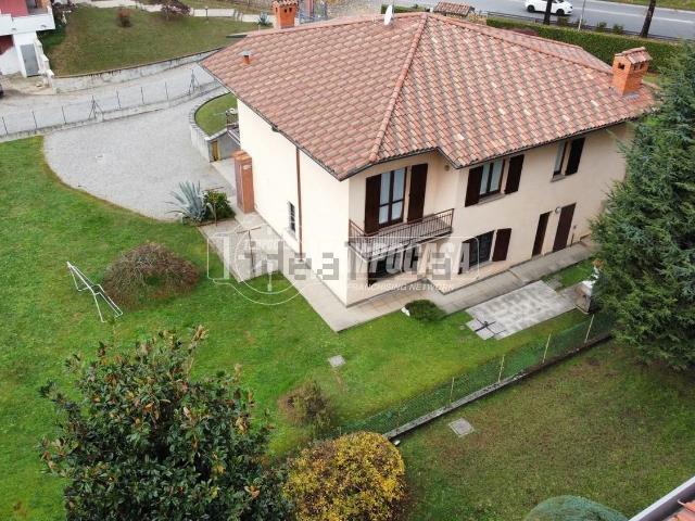 Case e ville in vendita di 291 m² in Via Monte Grappa, 3