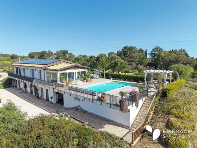 Case e ville in vendita di 292 m² in Via Gallo Soldato, 74