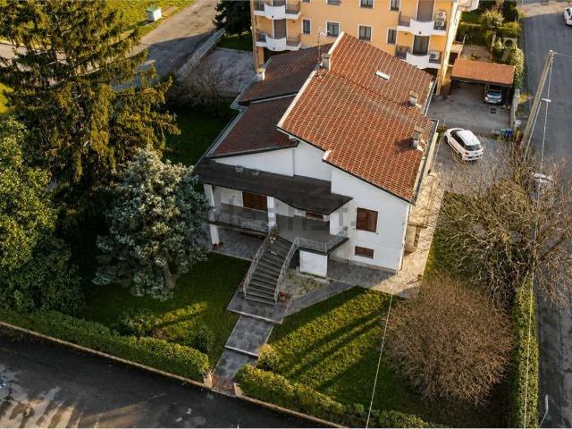 Case e ville in vendita di 292 m² in Via Giosuè Carducci, 6