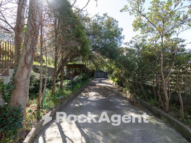 Case e ville in vendita di 292 m² in Via Onofrio Colace