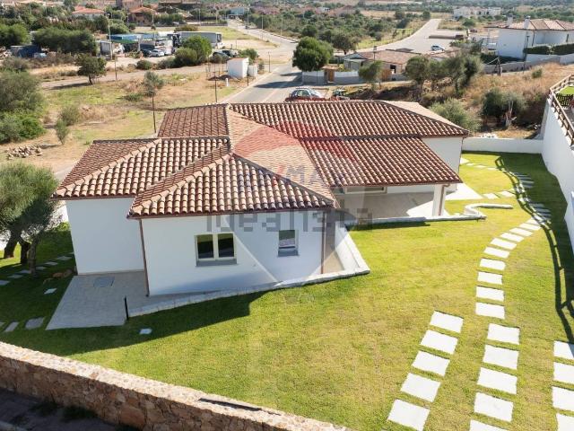 Case e ville in vendita di 292 m² in Via Leonardo Da Vinci
