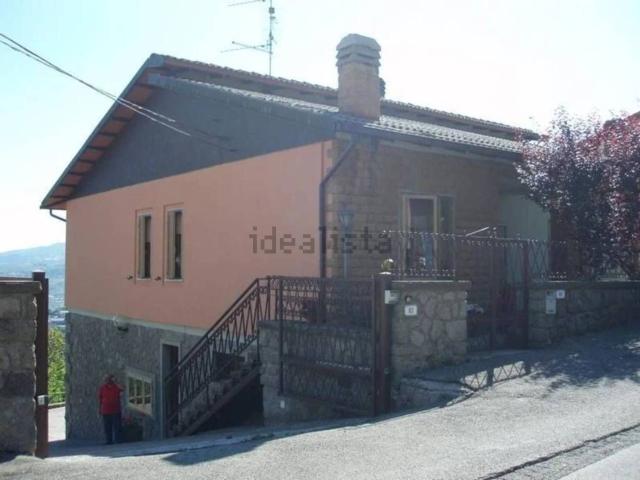 Case e ville in vendita di 292 m² in Via Nuova, 80