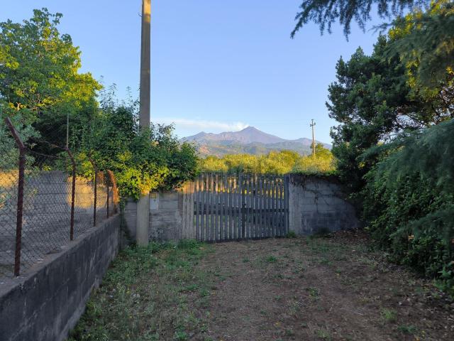 Case e ville in vendita di 292 m² in Via Salemi Pennisi