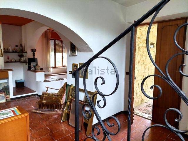 Case e ville in vendita di 292 m² in Via Scappia di Paglia