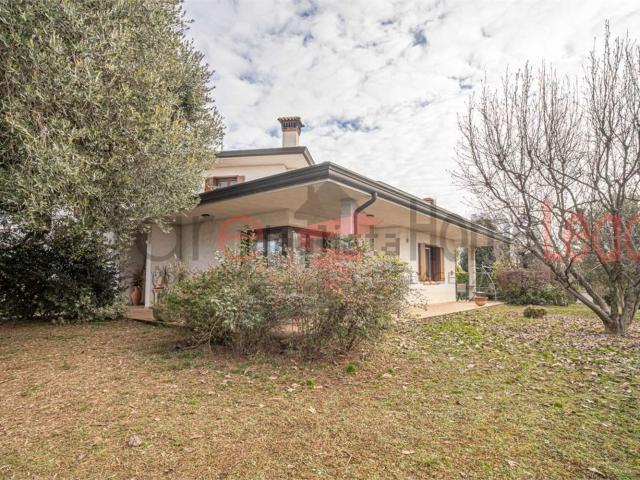 Case e ville in vendita di 292 m² in Via Portolana, 16