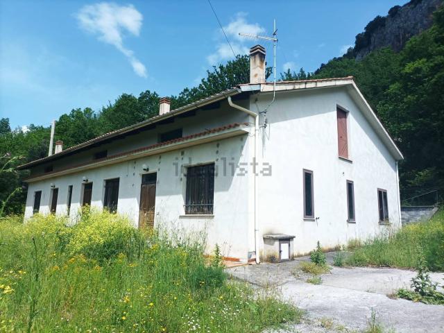 Case e ville in vendita di 292 m² in Via Quinardanza