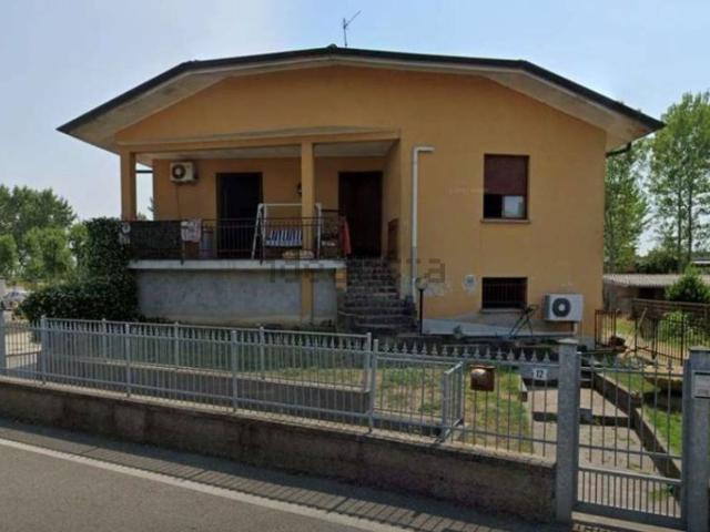 Case e ville in vendita di 292 m² in Via Vacchelli, 12