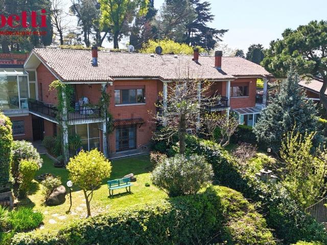 Case e ville in vendita di 292 m² in Strada Santa Brigida, 64
