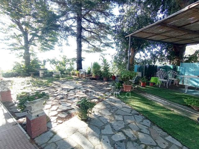 Case e ville in vendita di 293 m² in Via Antico Principato, 8