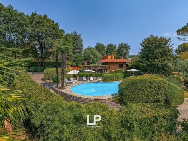 Case e ville in vendita di 293 m² in Via dei Valer, 2