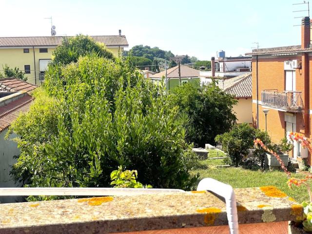 Case e ville in vendita di 293 m² in Via Nettunense, 106