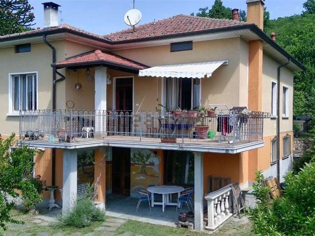 Case e ville in vendita di 293 m² in Via Sassello, 4