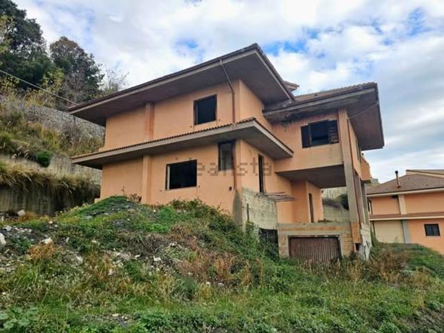 Case e ville in vendita di 293 m² in Località Buda, 19