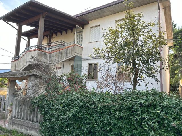Case e ville in vendita di 294 m² in Via Evangelista Torricelli, 6