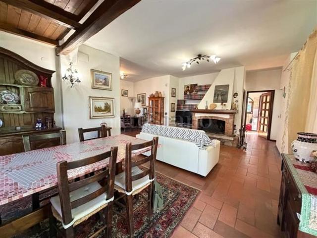 Case e ville in vendita di 294 m² in Via Orroli
