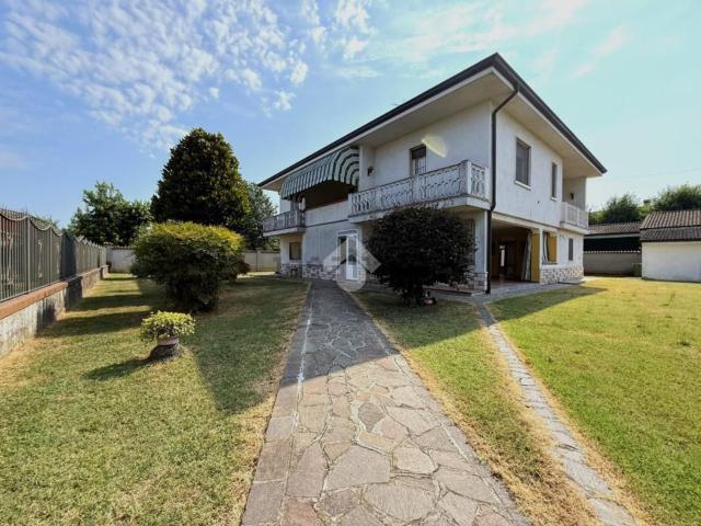 Case e ville in vendita di 294 m² in Via XXIV Maggio