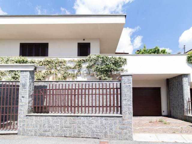 Case e ville in vendita di 294 m² in Strada Scaravaglio, 68