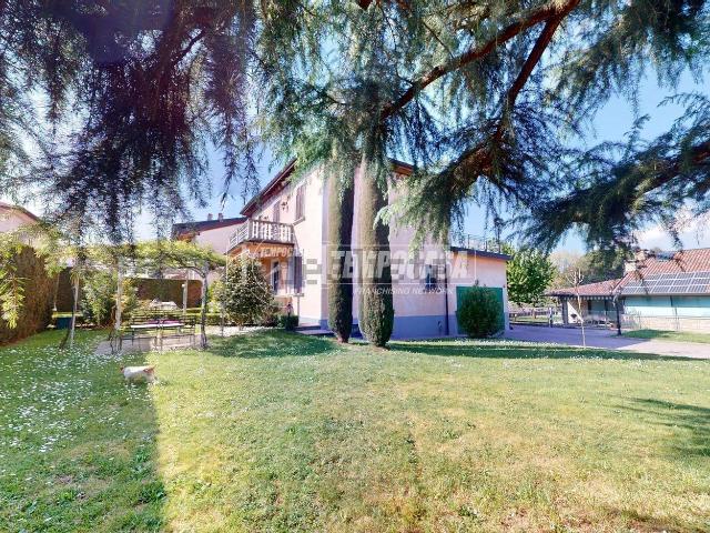 Case e ville in vendita di 295 m² in Via Alessandro Manzoni, 7