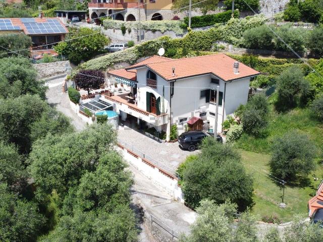 Case e ville in vendita di 295 m² in Via di Casesi, 570