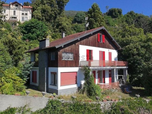 Case e ville in vendita di 295 m² in Via Oggebbio